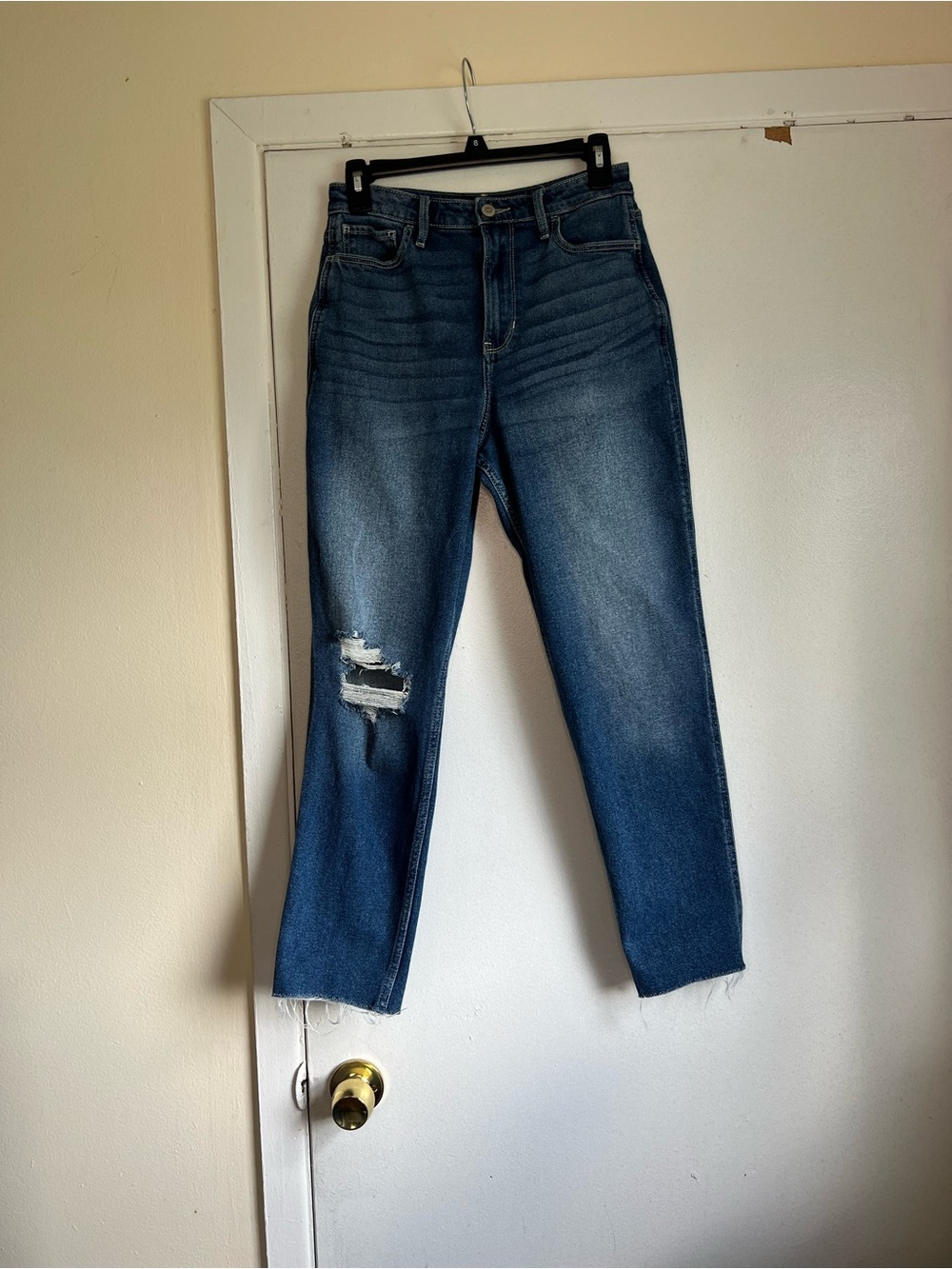 Hollister High Rise Medium Wash Distressed Mom Ankle Jeans Raw Hem Size 5 W27